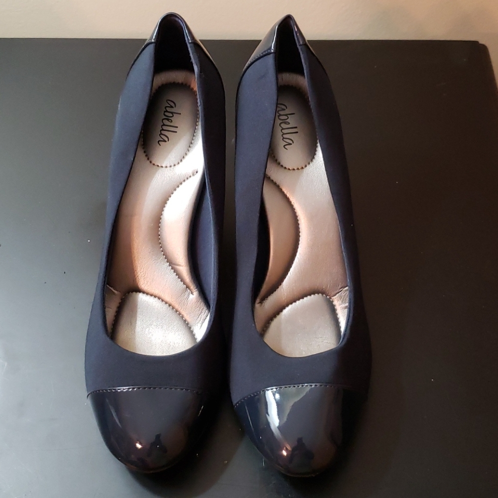 Abella navy heels